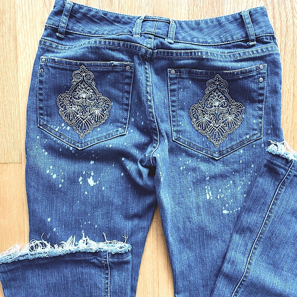 Alice & Olivia Embroidered pocket,  low rise jeans.